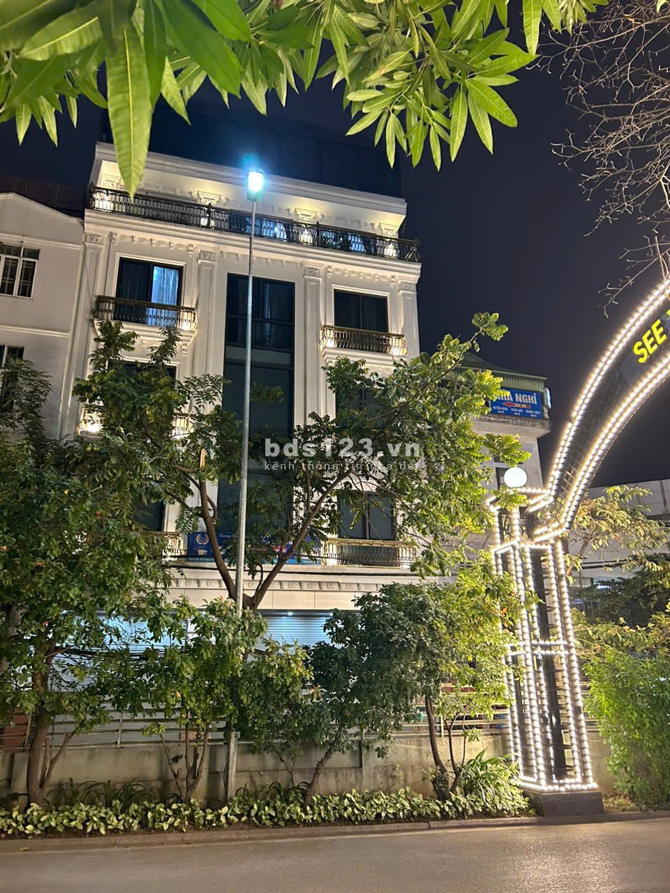 Chính chủ cho thuê văn phòng 120m2 cạnh Royal City tại đường Nguyễn Trãi, Thanh Xuân, HN (có video)