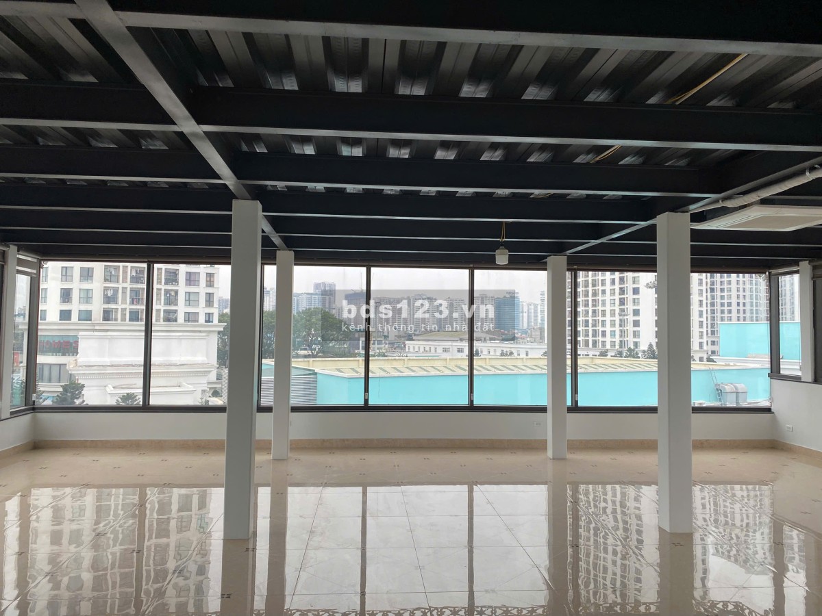 Chính chủ cho thuê văn phòng 120m2 cạnh Royal City tại đường Nguyễn Trãi, Thanh Xuân, HN (có video)