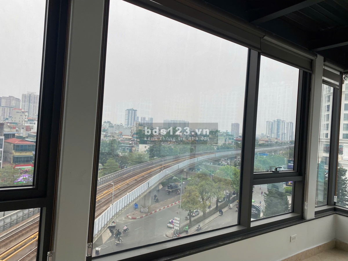Chính chủ cho thuê văn phòng 120m2 cạnh Royal City tại đường Nguyễn Trãi, Thanh Xuân, HN (có video)