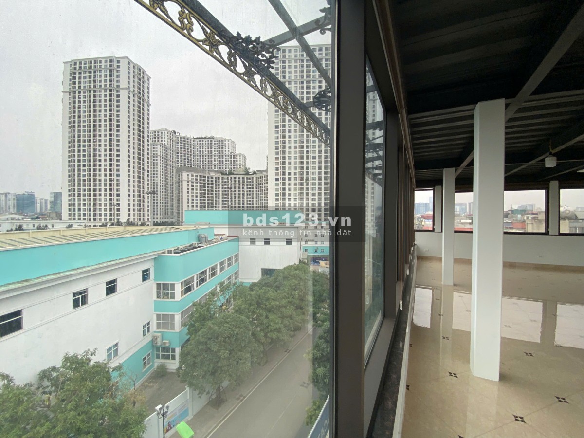 Chính chủ cho thuê văn phòng 120m2 cạnh Royal City tại đường Nguyễn Trãi, Thanh Xuân, HN (có video)