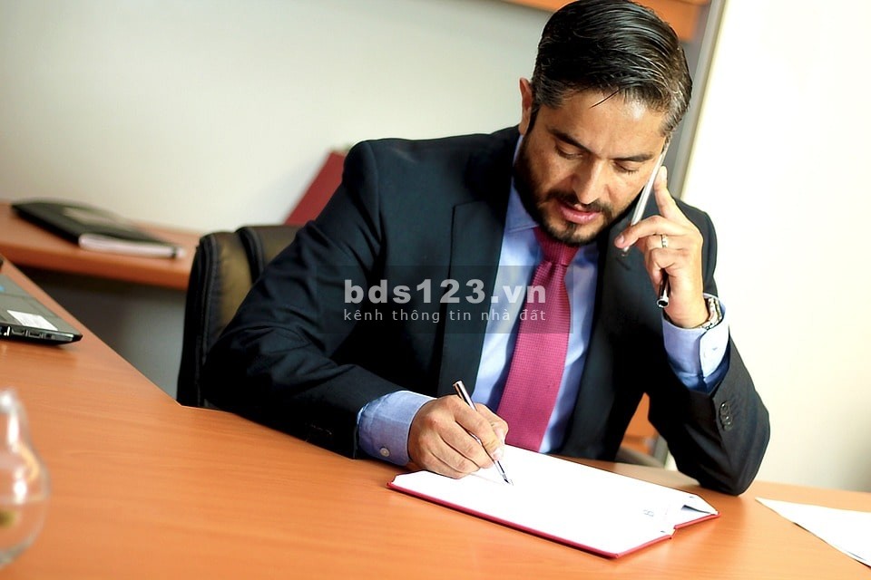 Nhờ sự giúp đỡ của người có kinh nghiệm Nhờ sự giúp đỡ của người có kinh nghiệm