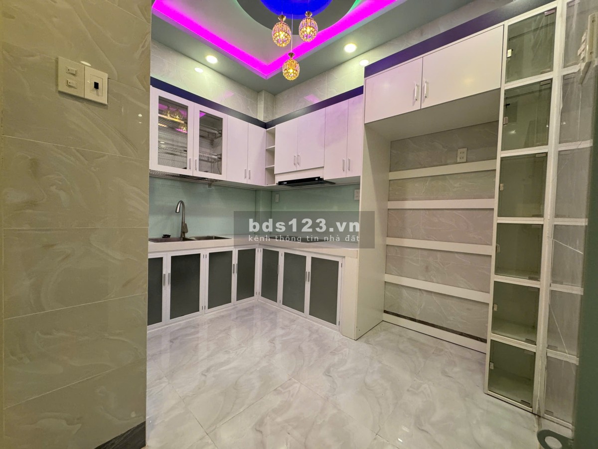 Phòng trọ đường 3/2, p11, Q10: giá 3,2tr/th, 12m2, wc riêng, sẵn bếp