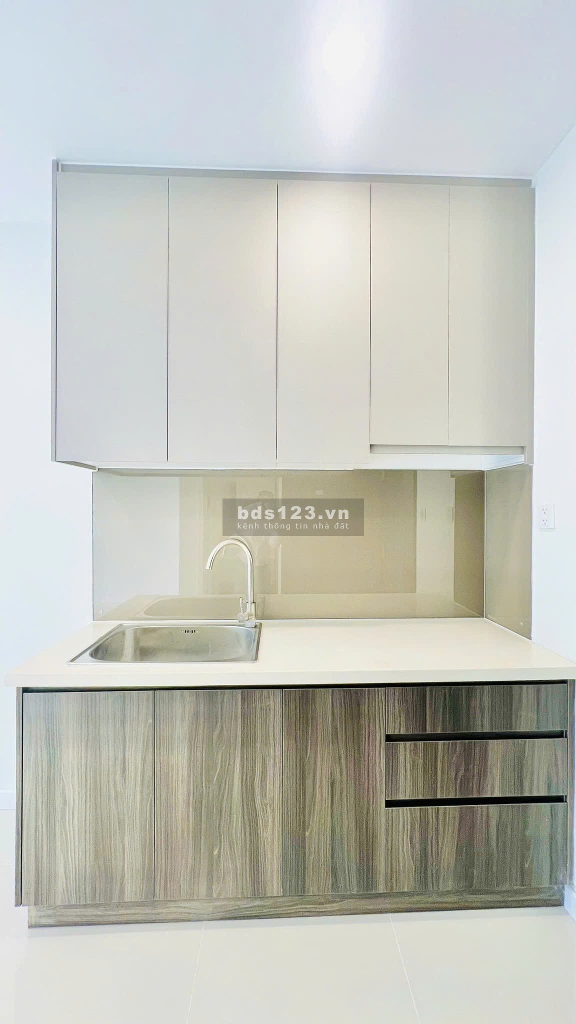 Bán nhanh căn hộ đã hoàn thiện, giá công chứng 2tỷ tầng cao,view hướng mặt tiền Nguyễn Văn Linh