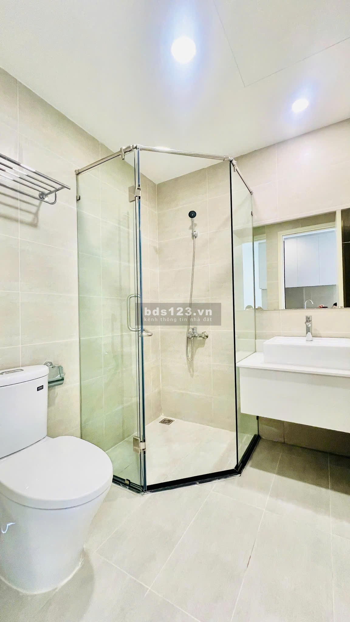 Bán nhanh căn hộ đã hoàn thiện, giá công chứng 2tỷ tầng cao,view hướng mặt tiền Nguyễn Văn Linh