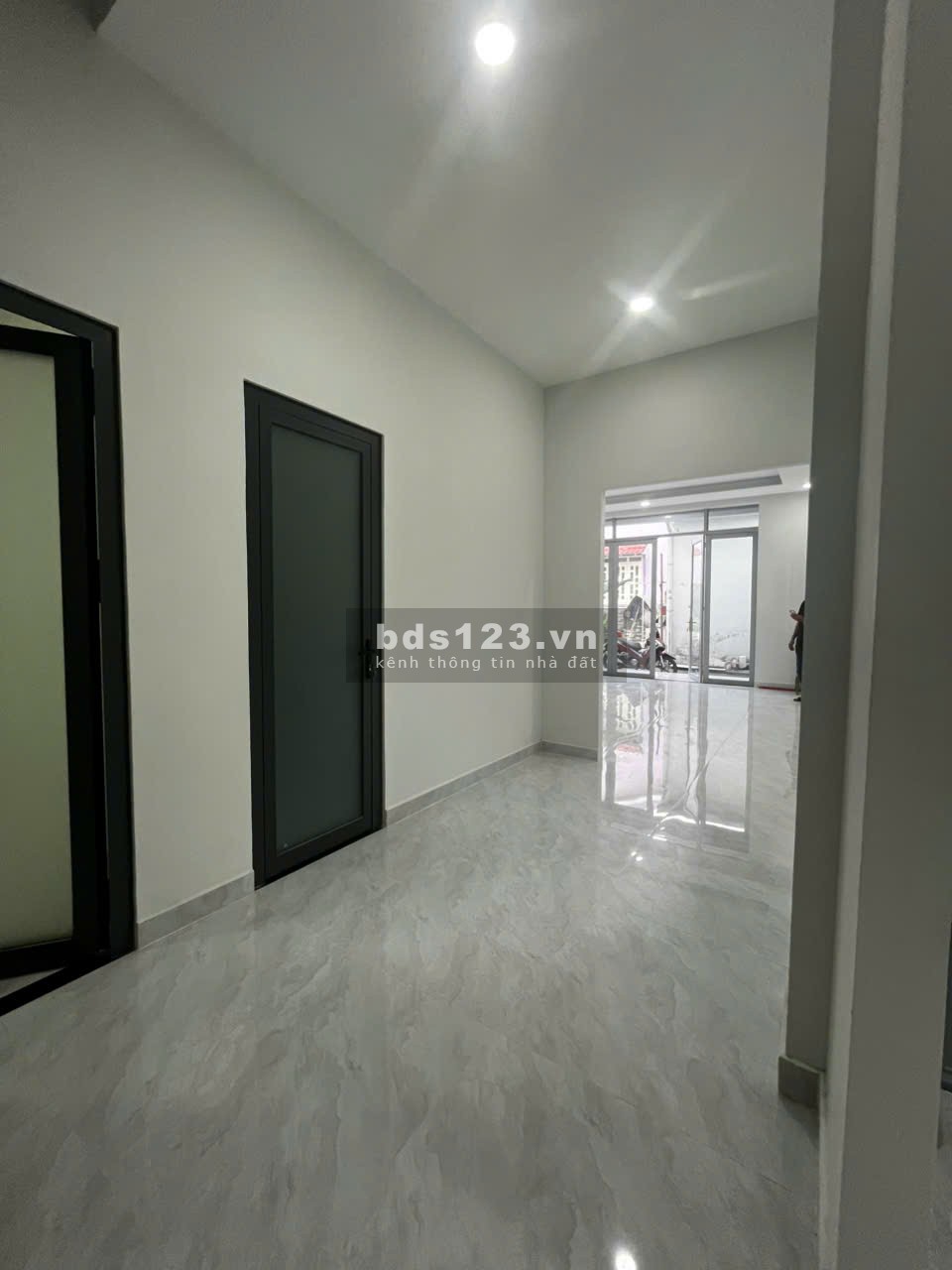 Bán nhà Lê Văn Việt, Hẻm xe Kia né Vison, 90m2, Nở Hậu, Giá 5.7 tỉ
