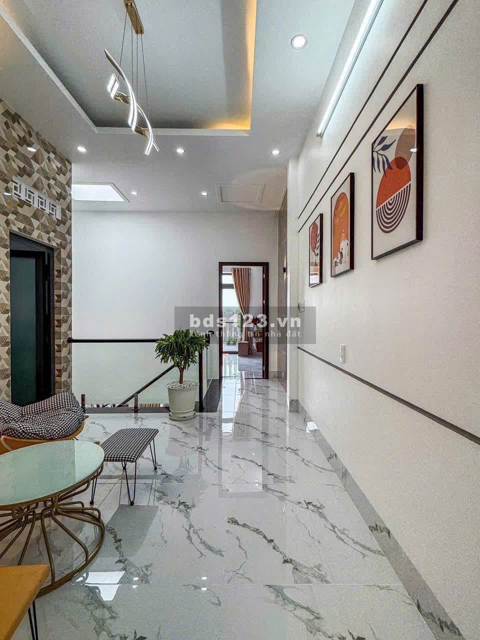 Nhà 1 trệt 1 lầu 5x14 70m2 bán gấp kịt Tết