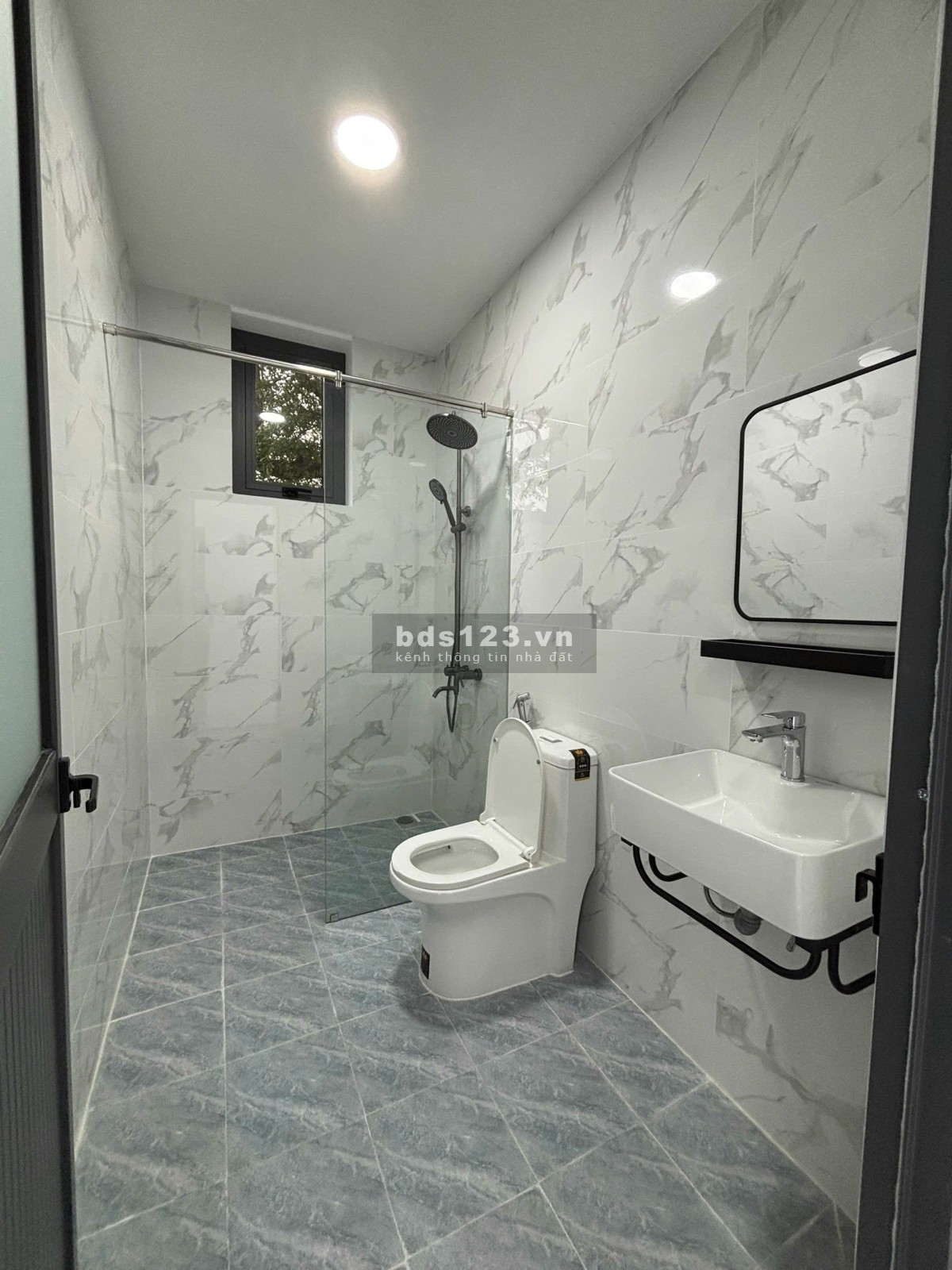 Cho thuê nhà nguyên căn gần kế Vạn Phúc City 1 trệt 3 lầu 20tr diện tích 5x20.5m