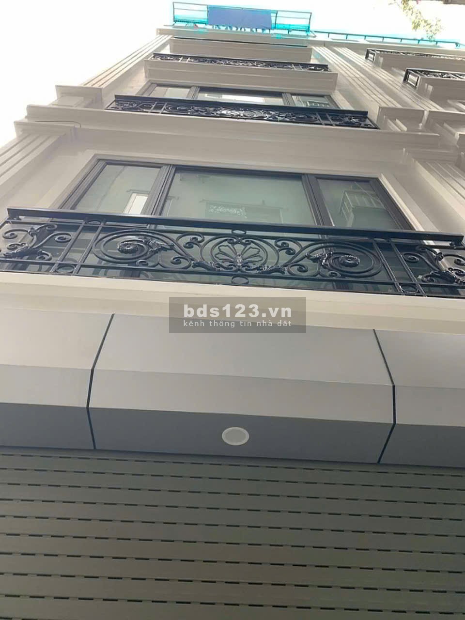 Mặt phố Nghi Tàm - 2 Mặt thoáng trước sau - Kinh doanh - Vừa ở vừa cho thuê