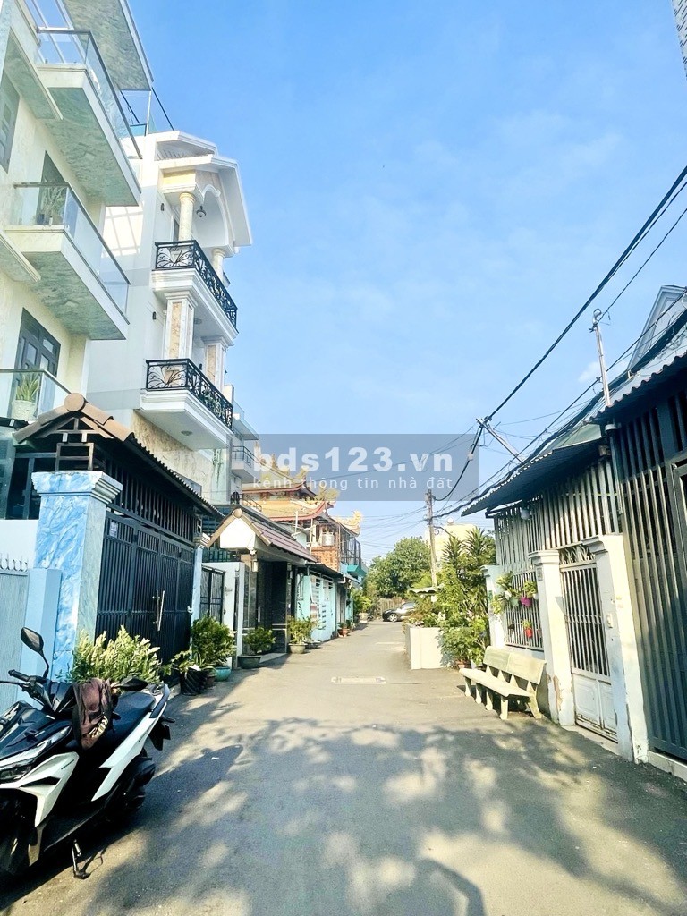Bán nhà Lã Xuân Oai, Hẻm KIA tung tăng, 140m, ngang gần 6m, nở hậu, Giá 6,2 tỉ