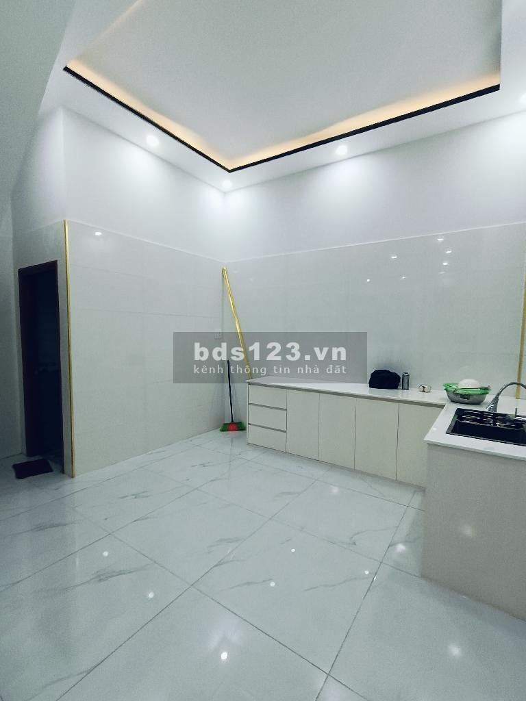 Bán nhà Lã Xuân Oai, Hẻm KIA tung tăng, 140m, ngang gần 6m, nở hậu, Giá 6,2 tỉ