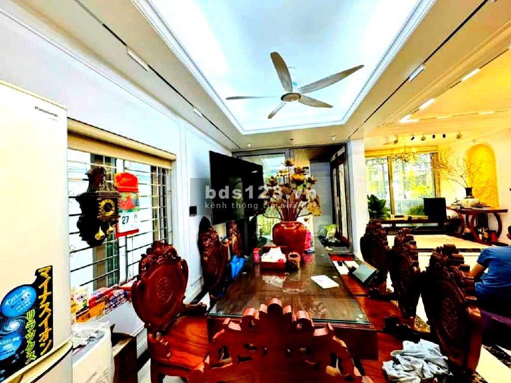 Biệt thự sân vườn siêu đẹp, lô góc, có thang máy - gara ô tô, DT 105m2, giá 26,8 tỷ. LH 0834180368