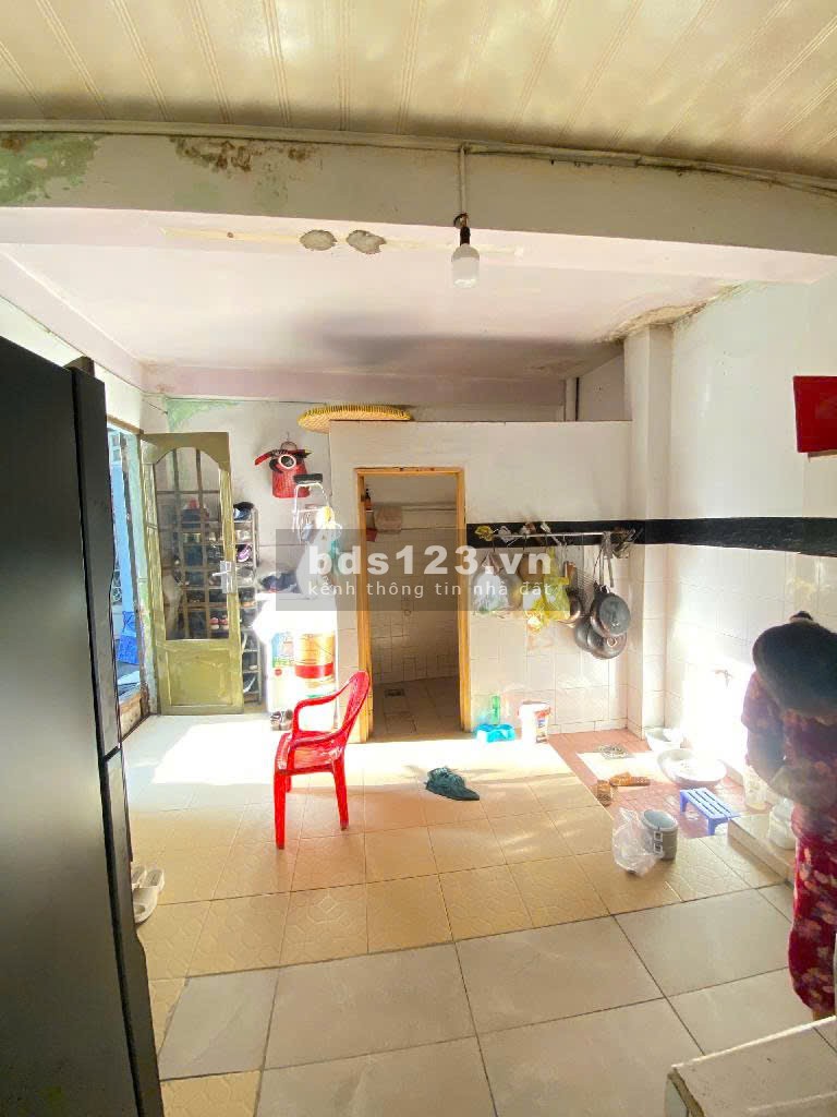 Bán nhà Lạc Long Quân, Tân Bình, 2 mặt tiền hẻm, xe hơi đỗ cửa. DT 58m², 2 tầng, giá 5,5 tỷ.