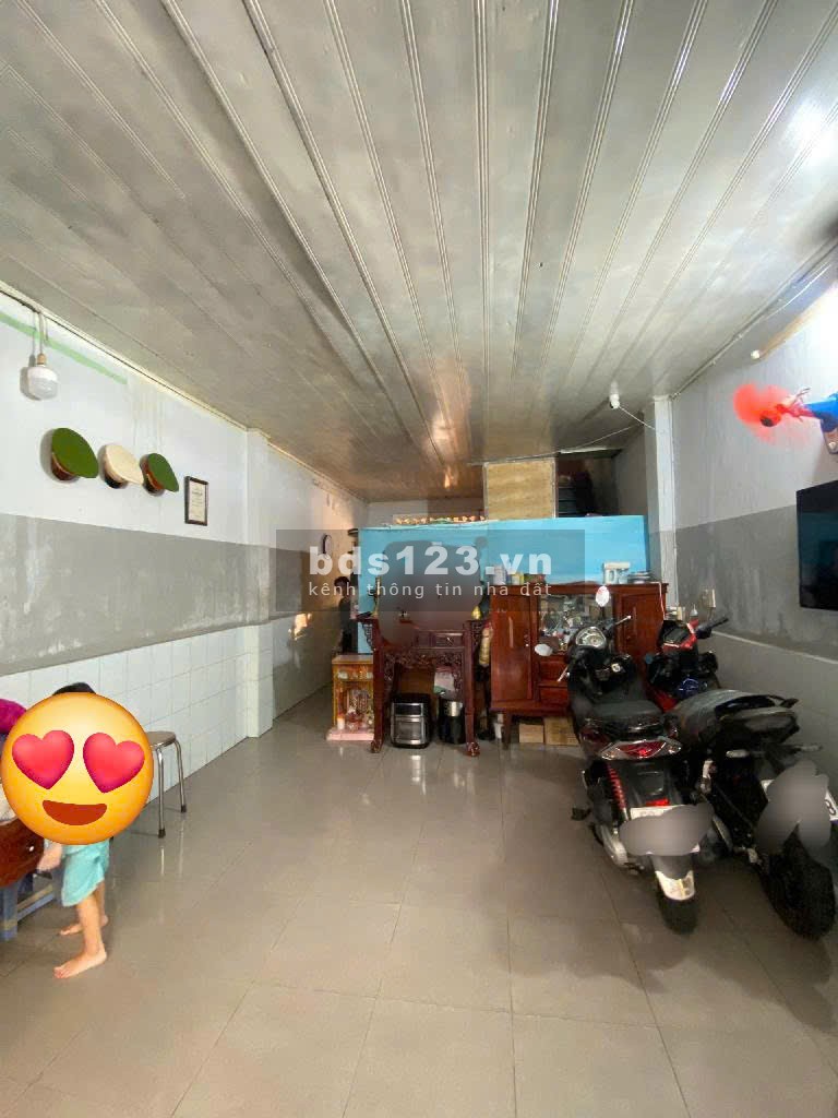 Bán nhà Lạc Long Quân, Tân Bình, 2 mặt tiền hẻm, xe hơi đỗ cửa. DT 58m², 2 tầng, giá 5,5 tỷ.
