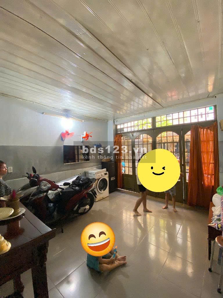 Bán nhà Lạc Long Quân, Tân Bình, 2 mặt tiền hẻm, xe hơi đỗ cửa. DT 58m², 2 tầng, giá 5,5 tỷ.