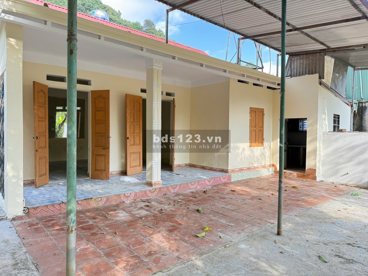 Chủ nhà cần sang tìm chủ cho căn nhà 250m2 – 200m2 ONT bên bờ suối, giữa trung tâm TT Mộc Châu