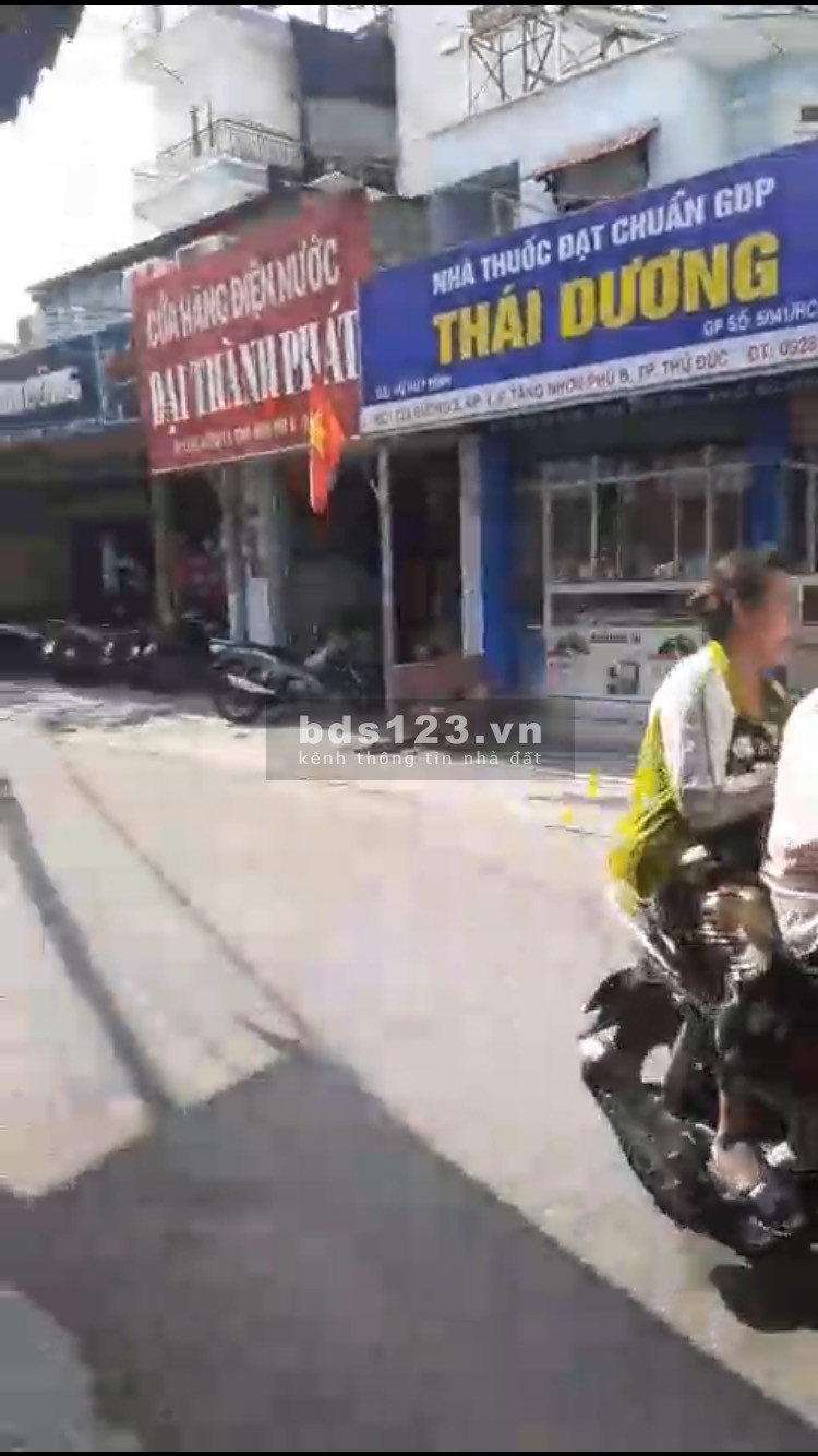 Cho thuê mặt bằng kinh doanh 180m2 đối diện với siêu thị Winmart gia 9 trieuTăng Nhơn Phú B. Quận 9