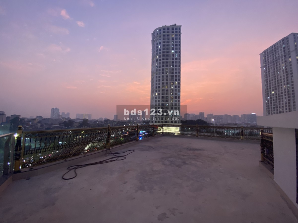 Chính chủ cho thuê văn phòng 120m2 cạnh Royal City tại đường Nguyễn Trãi, Thanh Xuân, HN (có video)