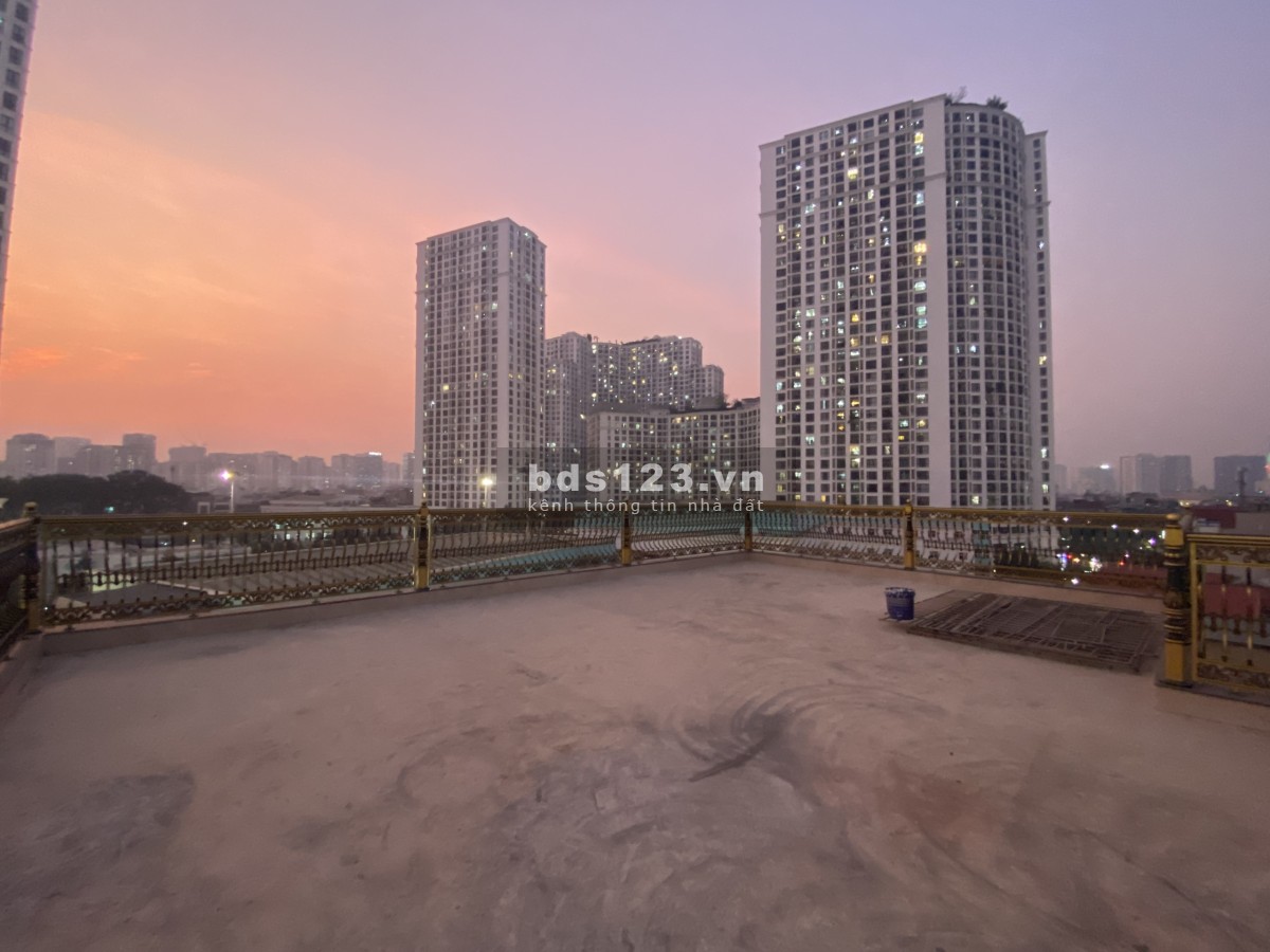 Chính chủ cho thuê văn phòng 120m2 cạnh Royal City tại đường Nguyễn Trãi, Thanh Xuân, HN (có video)