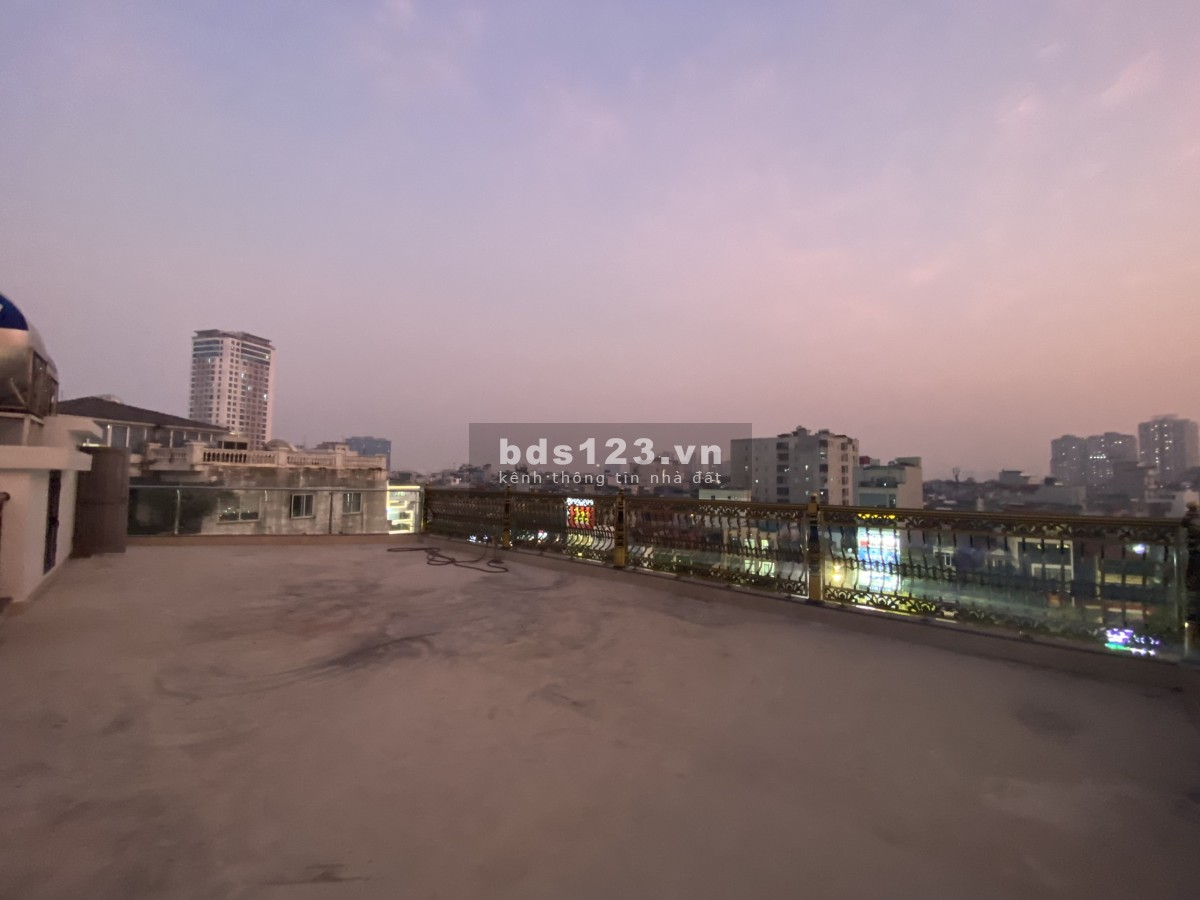 Chính chủ cho thuê văn phòng 120m2 cạnh Royal City tại đường Nguyễn Trãi, Thanh Xuân, HN (có video)