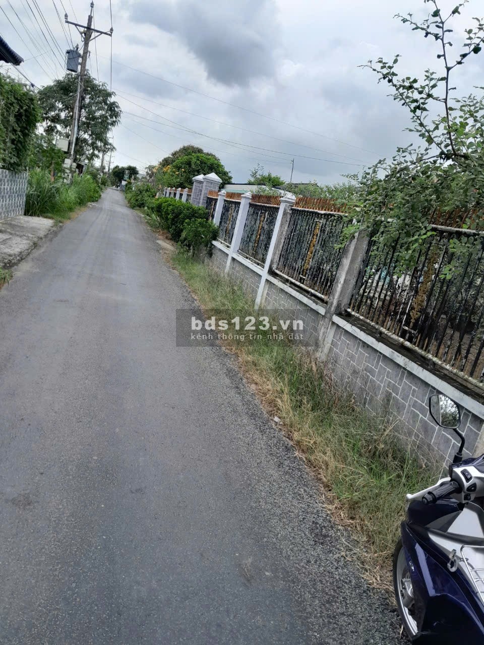 Đất thổ cư đường nhựa tại Thành Phố Gò Công. 123,6m2 nở hậu, 2 mặt tiền đường, sổ rồi, 660tr bớt