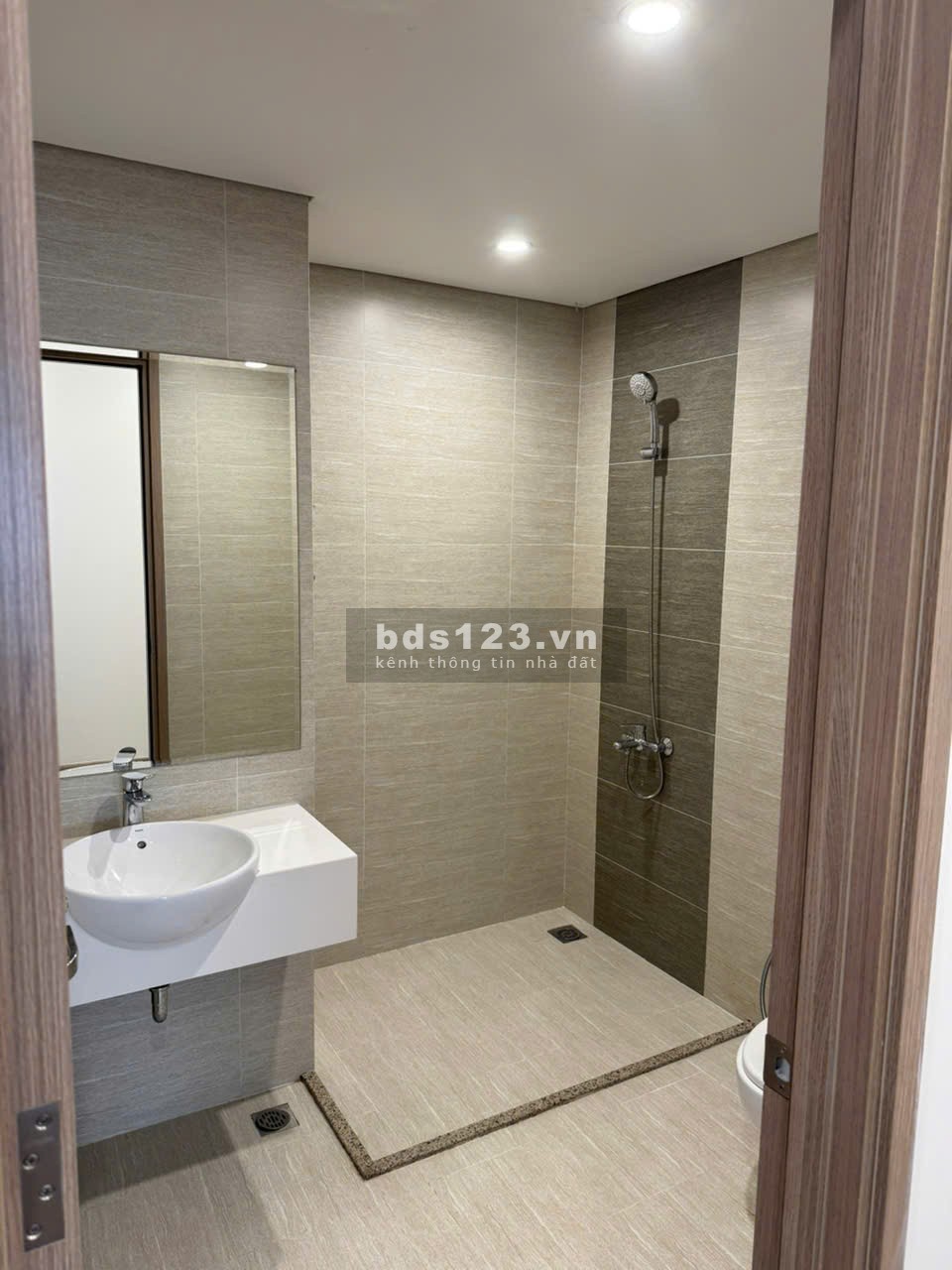 0941805635 Chính chủ cần bán căn 1PN+1 tòa SA3 tầng cao giá 2 tỷ 950