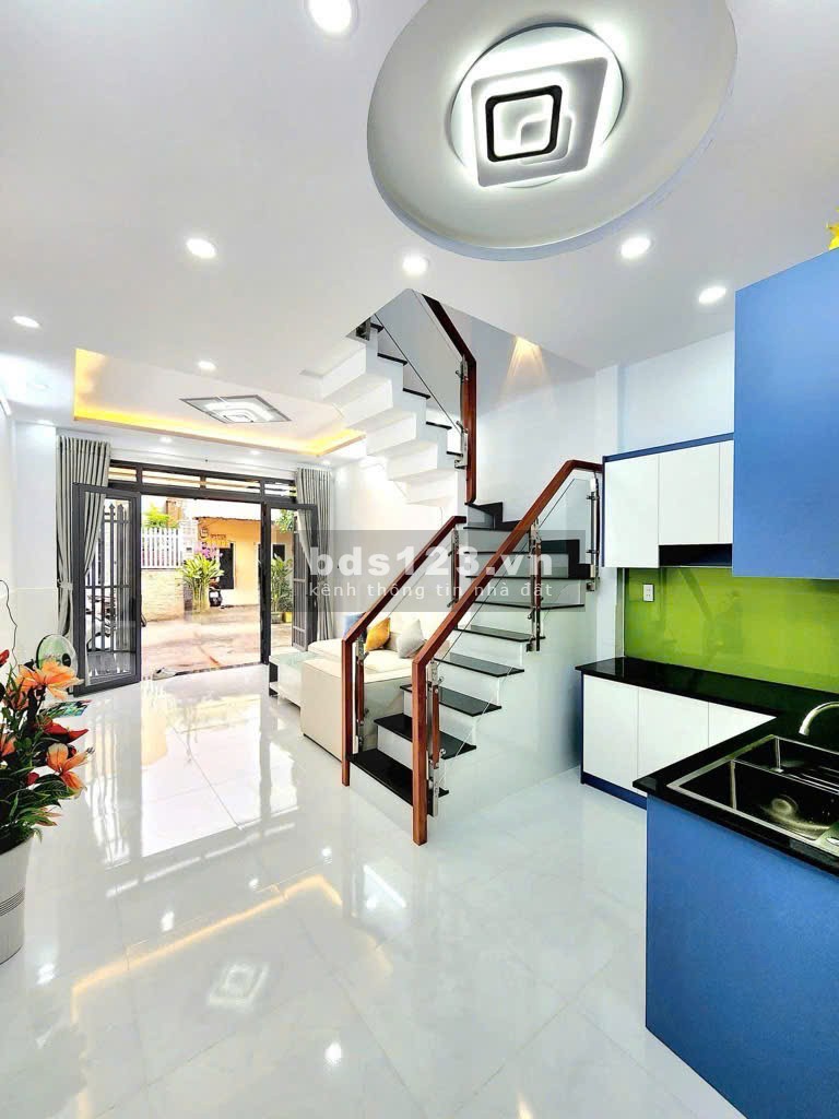Nhỉnh 3 tỷ - Giáp Q6 - DTSD 54M2 - Hẻm 8M 