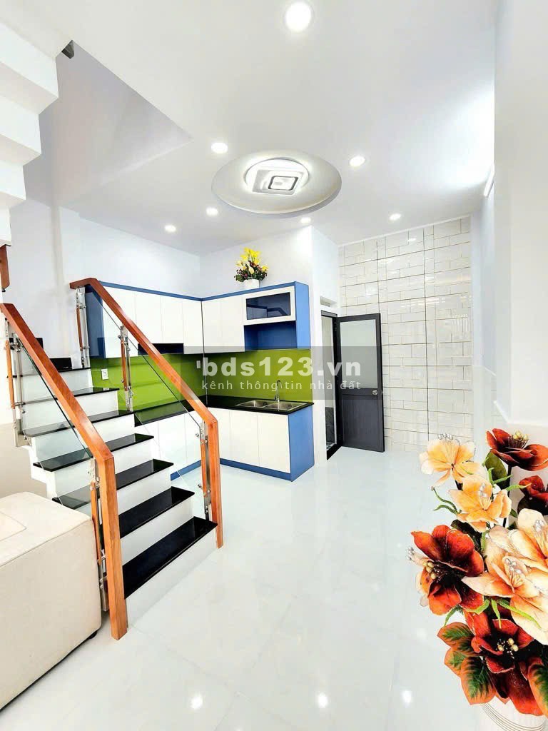 Nhỉnh 3 tỷ - Giáp Q6 - DTSD 54M2 - Hẻm 8M 