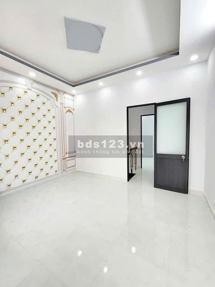 Nhỉnh 3 tỷ - Giáp Q6 - DTSD 54M2 - Hẻm 8M 