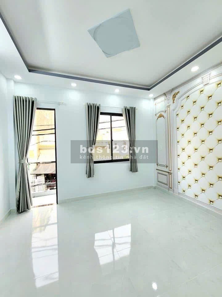 Nhỉnh 3 tỷ - Giáp Q6 - DTSD 54M2 - Hẻm 8M 
