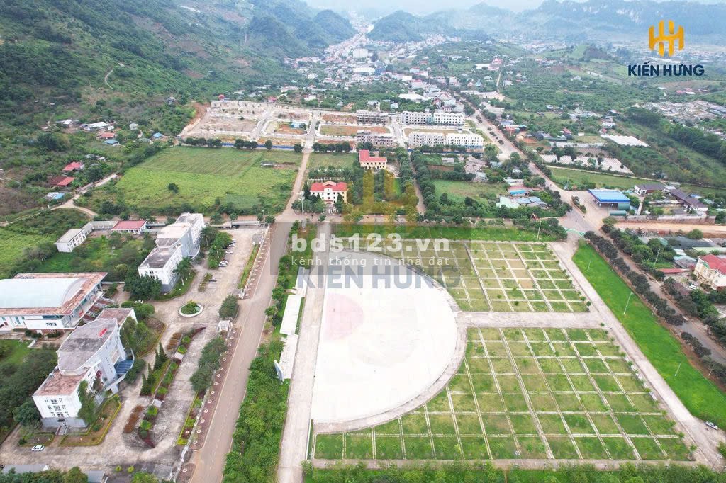 Cần bán gấp căn NGOẠI GIAO cạnh Quảng trường Mộc Châu
