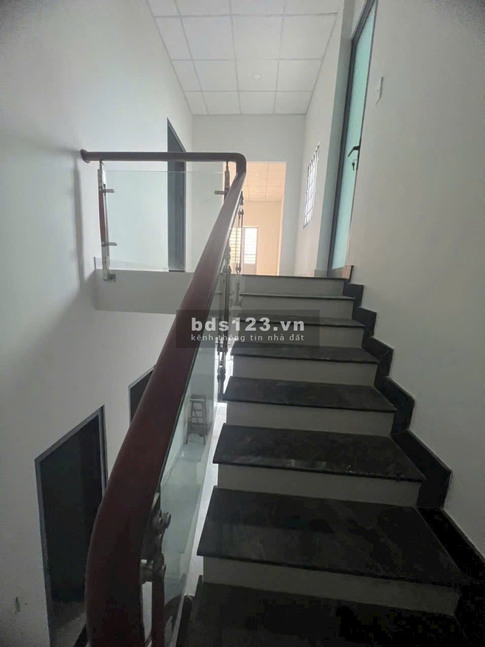 Chủ cần bán gấp căn nhà 1 lầu nằm hẻm Lê Văn Việt thuộc TNP B 5,5 tỷ