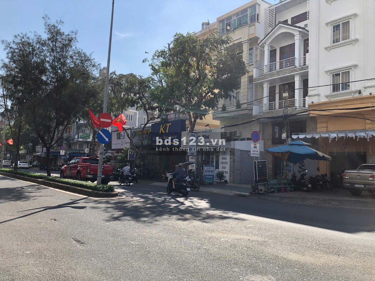 Cho thuê nhà MT đường 24m khu Trung Sơn. DT 5x20m, 5 lầu sân thượng, có 9PN lớn giá 58tr/tháng
