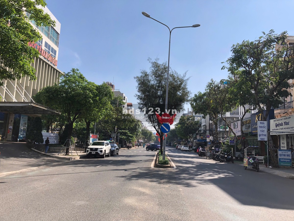 Cho thuê nhà MT đường 24m khu Trung Sơn. DT 5x20m, 5 lầu sân thượng, có 9PN lớn giá 58tr/tháng