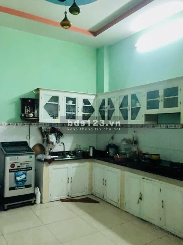 Nhà 3 tầng - 51m2 - 4 x 13 - Đường 6M - Ngay 4 xã - Hơn 5 tỷ xíu