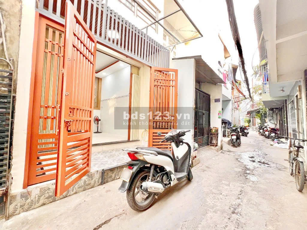 Nhà đẹp đón xuân 2025 - 4 tầng, trung tâm quận 7, gần trường đại học Marketing,vào ở ngay