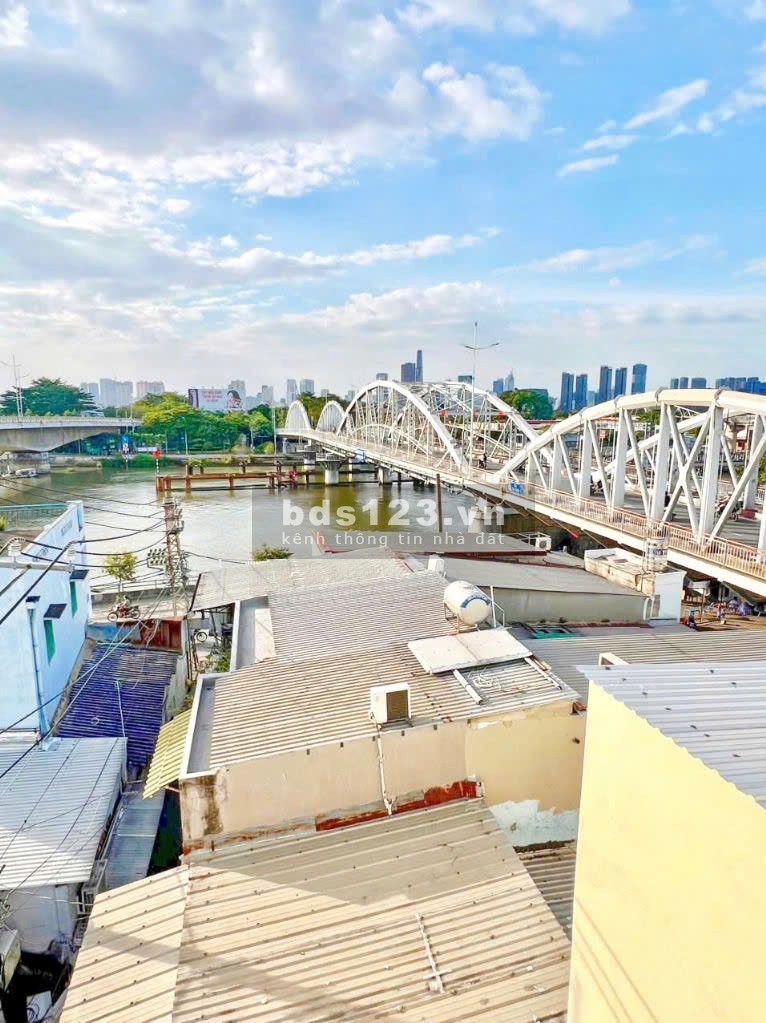 Nhà đẹp đón xuân 2025 - 4 tầng, trung tâm quận 7, gần trường đại học Marketing,vào ở ngay