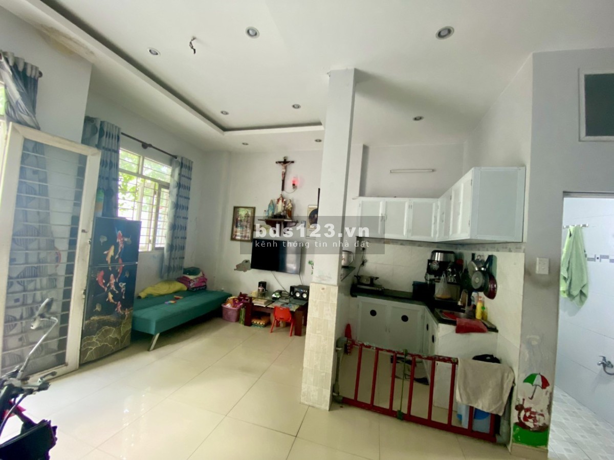 Bán nhà hẻm xe hơi, gần bệnh viện TP Thủ Đức, giá chỉ 1.5 tỷ