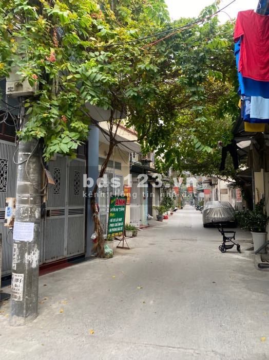Hot hot hot hơn 1 tỷ, mảnh đất rộng mặt ngõ ô tô 7 chỗ đánh võng gần phố