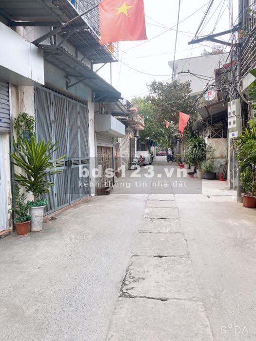 Hot hot hot hơn 1 tỷ, mảnh đất rộng mặt ngõ ô tô 7 chỗ đánh võng gần phố