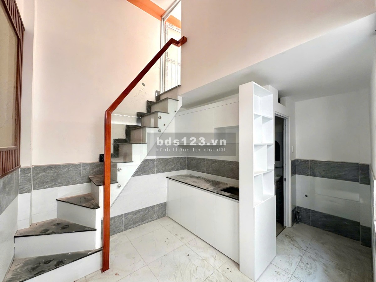 Nhà đối diện bệnh viện Q12 - 24m2 - 2PN - NTCB - 640 triệu - Chính chủ