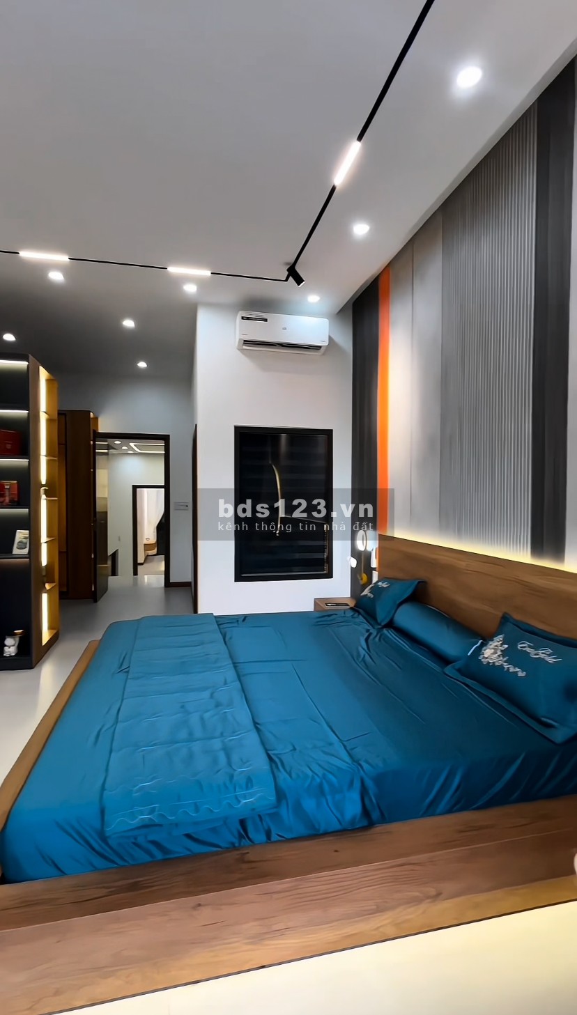 Chính chủ cần bán nhà ngang chợ Bình, 1 trệt 2 lầu, 980tr