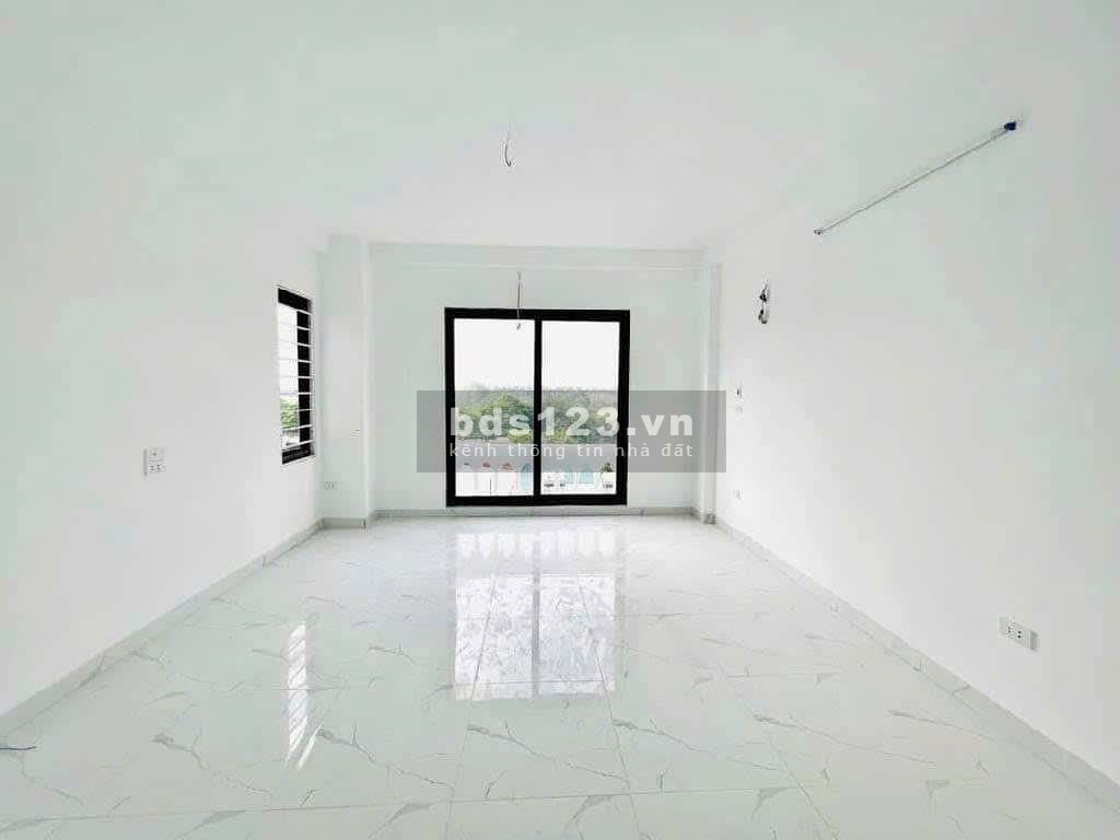 Bán nhà ở Đông Thiên giá 5,9 tỉ quan tâm lh 0976689102 e Dũng