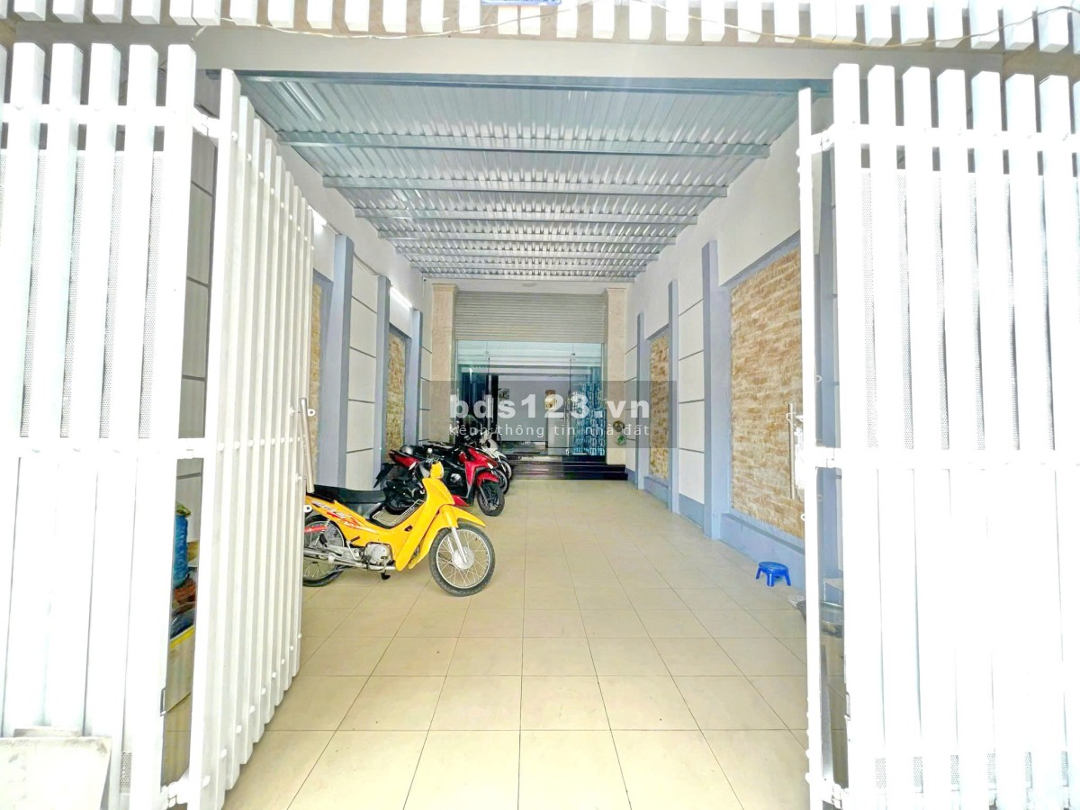 Bán gấp khách sạn 5x20 Bùi Văn Ba Q7, doanh thu ổn định hơn 100tr/tháng