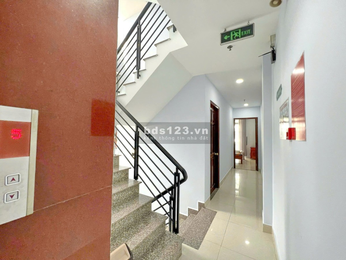 Bán gấp khách sạn 5x20 Bùi Văn Ba Q7, doanh thu ổn định hơn 100tr/tháng
