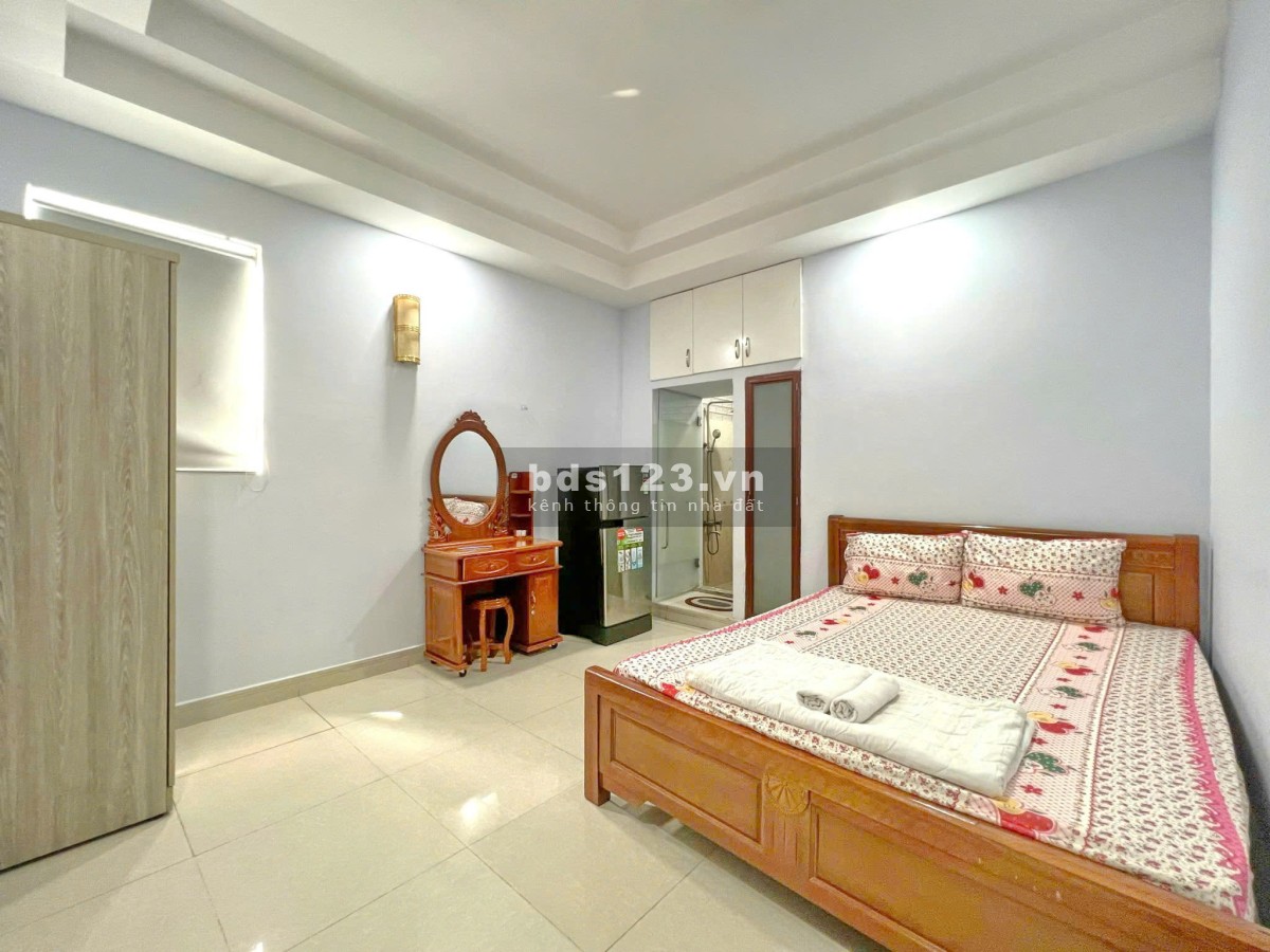 Bán gấp khách sạn 5x20 Bùi Văn Ba Q7, doanh thu ổn định hơn 100tr/tháng