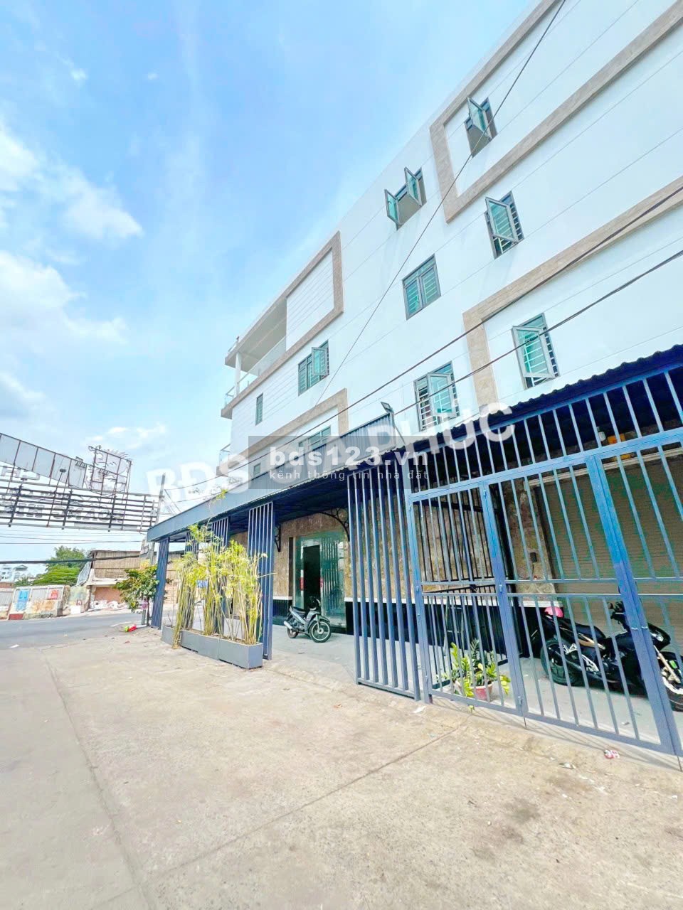 Bán căn góc KD Sầm Uất Lâm Văn Bền Q7, cách Trung Tâm Quận chỉ 100m