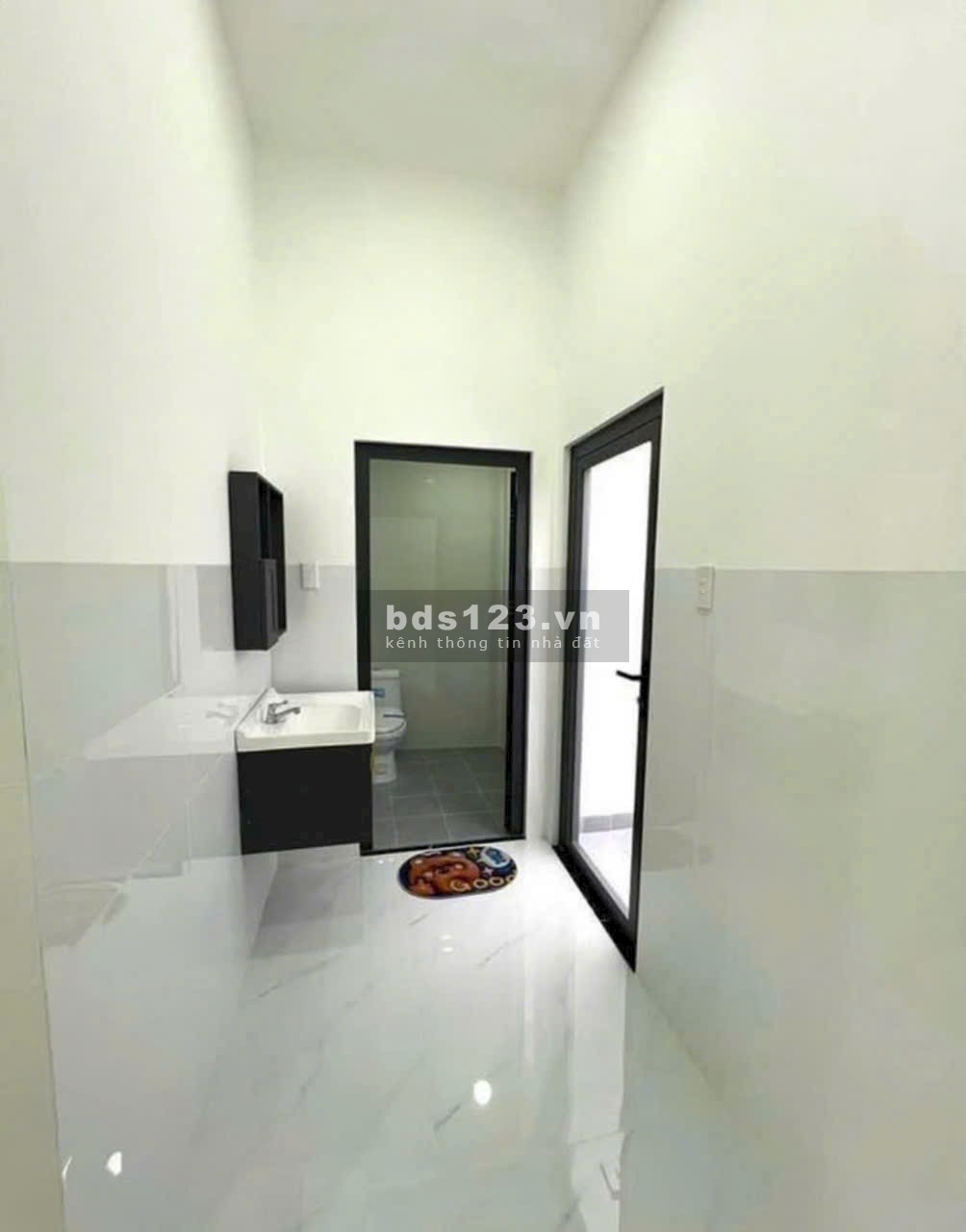 Cần sang gấp căn nhà ở đường Bùi Tư Toàn quận Bình Tân giá 900tr (còn thương lượng)