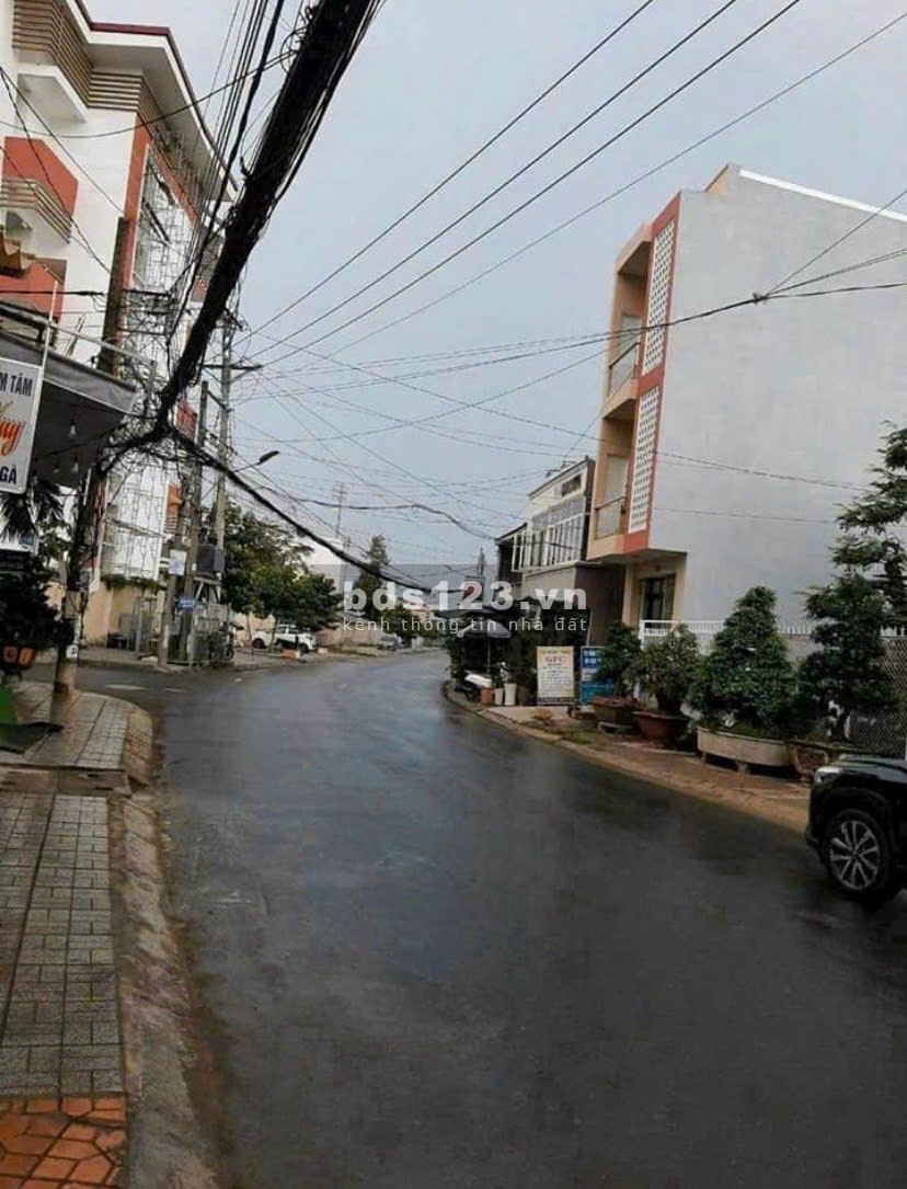 Sát cánh cùng đổi tuyển Việt Nam lượt về cần bán gấp căn nhà ở dường Bình Trị Đông quận Bình Tân