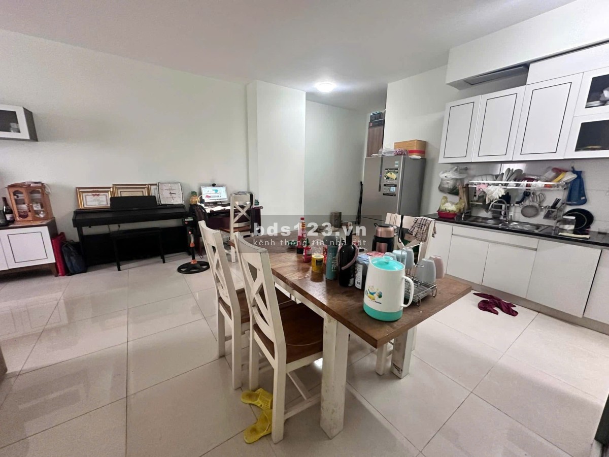 Chung cư Oriental Plaza, Âu Cơ, Tân Phú: 13tr/th, 91m2, 2pn 2wc có nội thất.