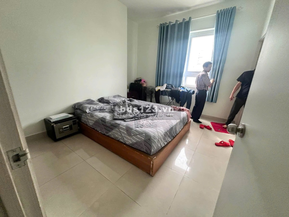 Chung cư Oriental Plaza, Âu Cơ, Tân Phú: 13tr/th, 91m2, 2pn 2wc có nội thất.